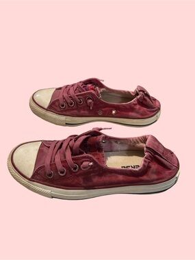 Converse Low-Top Slip-On Canvas Sneakers in Rose